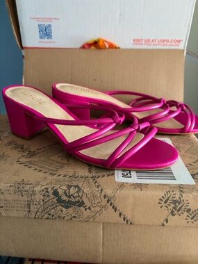 - Schutz Hot Pink Leather Knotted Strapy Low Heel Open Toe Sandal Princey …